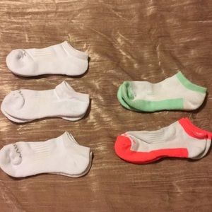 Five pairs of sock for a kiddo. 🧦